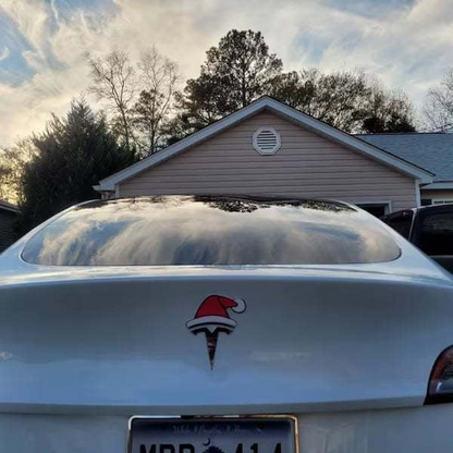 🔥LAST DAY 49% OFF - Santa Hat Overlay for Tesla Emblem, Reusable!