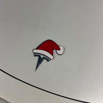 🔥LAST DAY 49% OFF - Santa Hat Overlay for Tesla Emblem, Reusable!