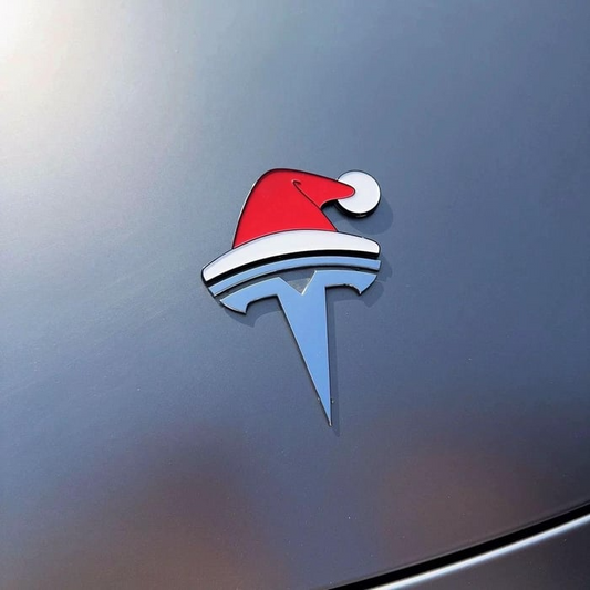 🔥LAST DAY 49% OFF - Santa Hat Overlay for Tesla Emblem, Reusable!