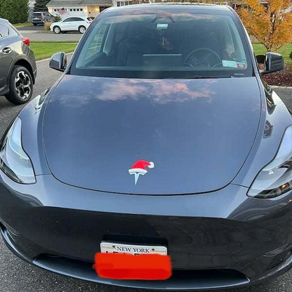 🔥LAST DAY 49% OFF - Santa Hat Overlay for Tesla Emblem, Reusable!